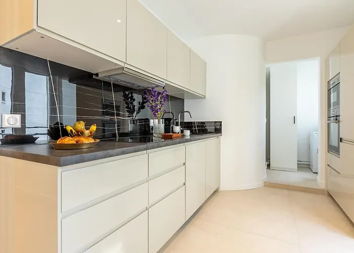 شقة A4#premium#arc De Triomphe#champselysees#3bedrooms#ac *